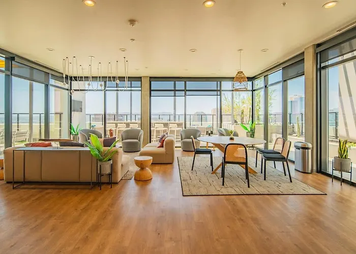 Posh - Modern High Rise Dt, Pool, Gym, Parking * Phoenix