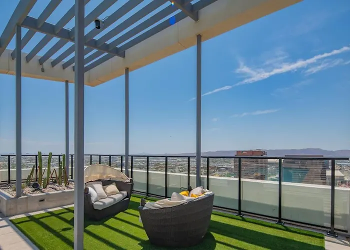 Apartment Posh - Modern High Rise Dt, Pool, Gym, Parking *