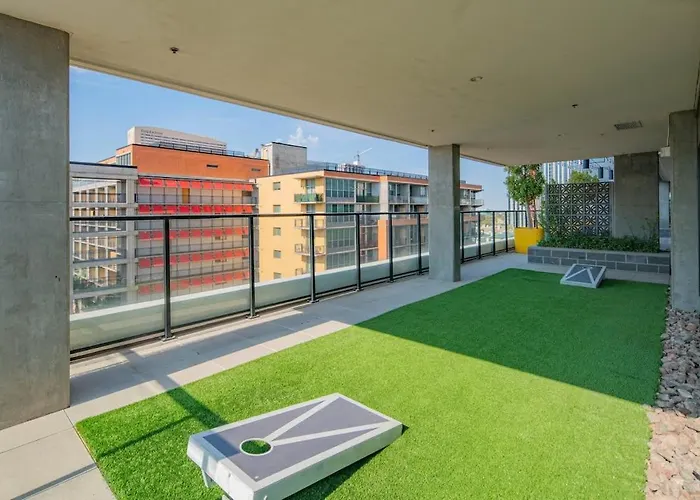 Posh - Modern High Rise Dt, Pool, Gym, Parking Apartment Phoenix