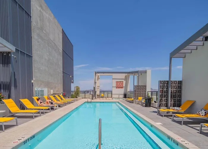 Apartment Posh - Modern High Rise Dt, Pool, Gym, Parking *