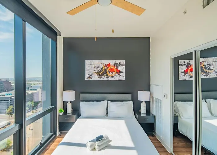 Apartment Posh - Modern High Rise Dt, Pool, Gym, Parking *